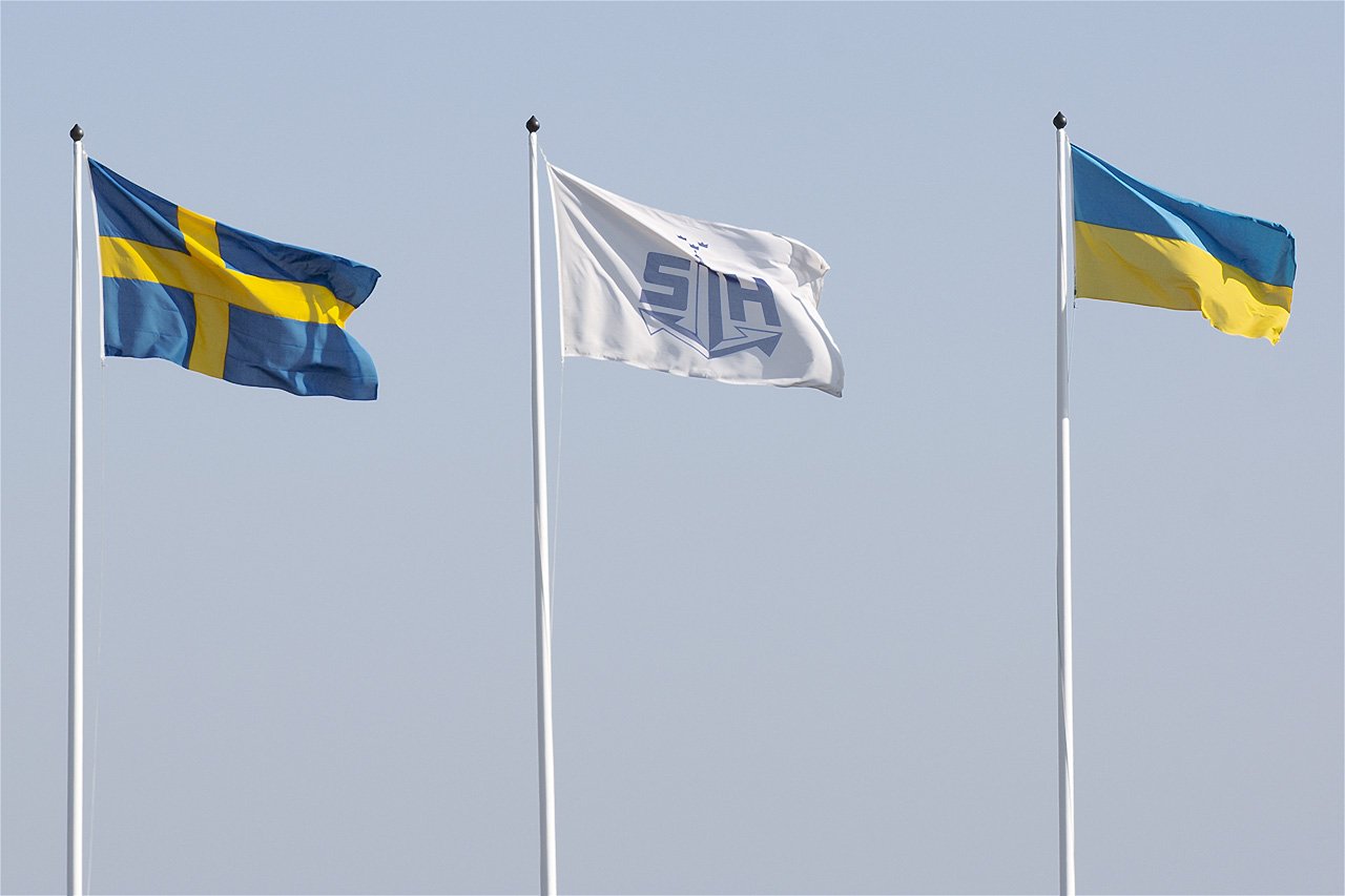 Svenska, Stockholm Hamnar och Ukrainska flaggan