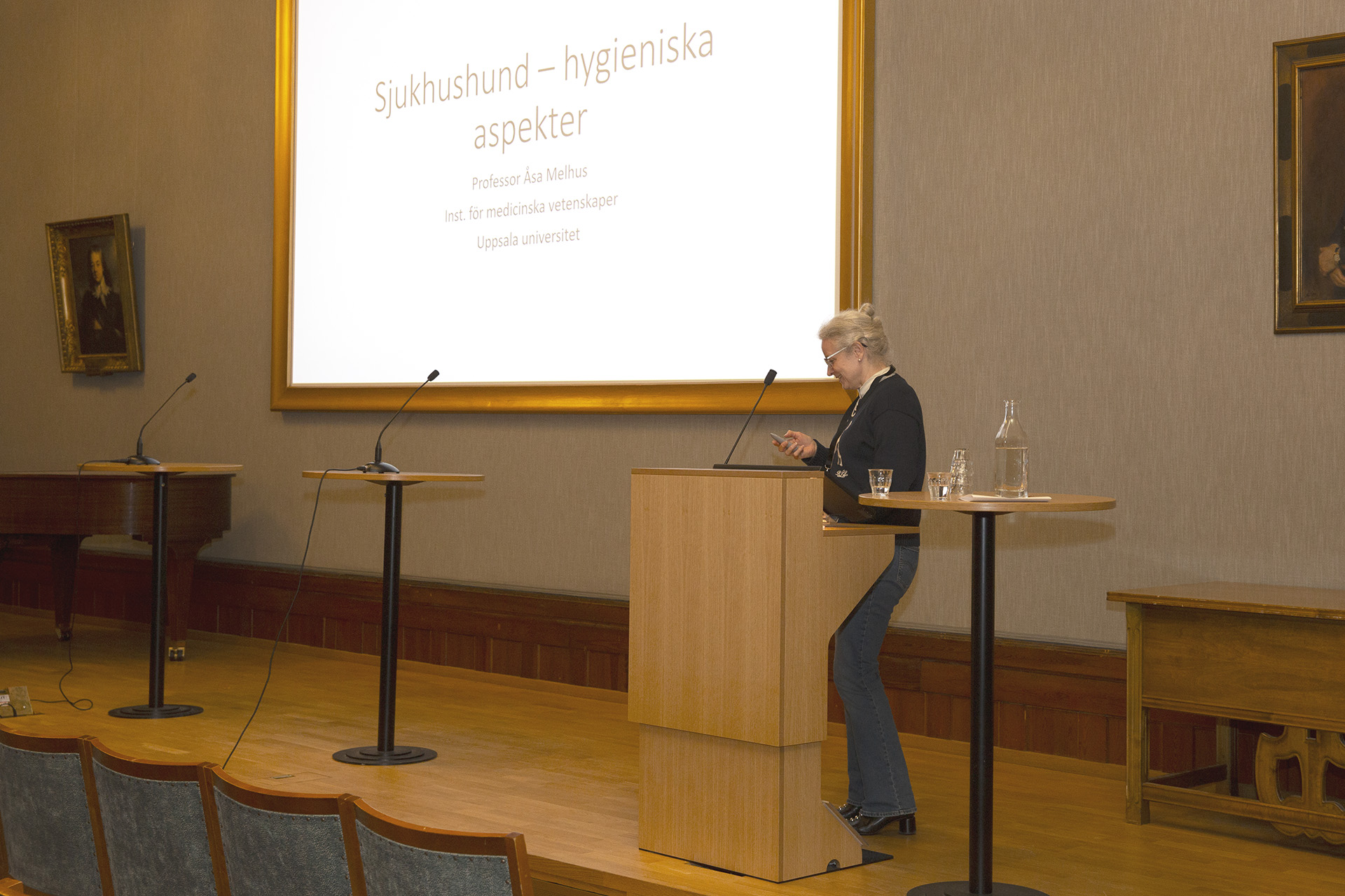 Professor och överläkare Åsa Melhus talade om patientsäkerhet ur ett vårdhygieniskt perspektiv.