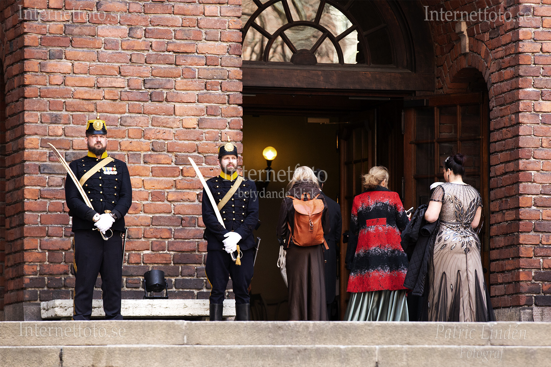 Artilleriavdelning Göteborg traditionsenlig vakthållning vid Stockholm Stadshus entré Blå hallen.