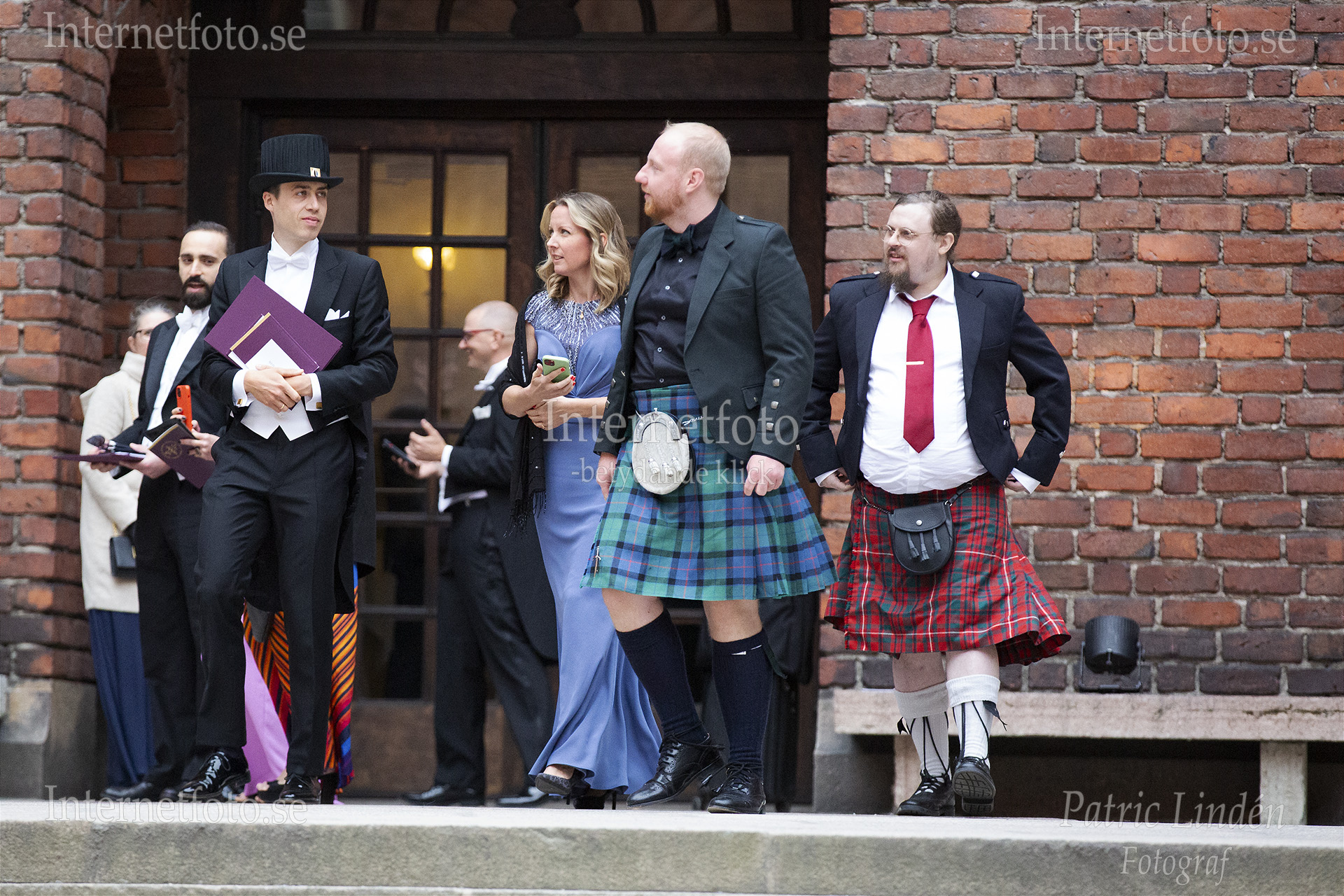 Ny KI-doktor med skotska kollegor/vänner i kilt.