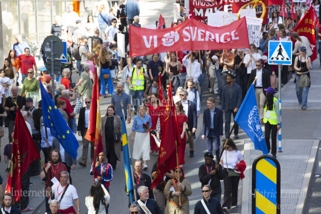 Socialdemokraternas partiledare Magdalena Andersson i demonstrationst&aring;g p&aring; Kungsgatan.